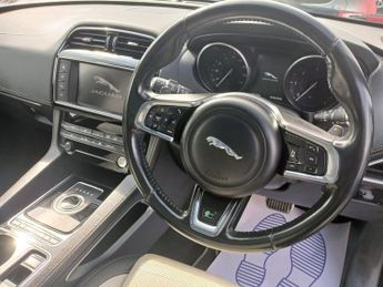 JAGUAR F-PACE 2.0 D180 R-Sport SUV 5dr Diesel Auto AWD Euro 6 (s/s) (180 ps)