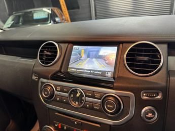 LAND ROVER DISCOVERY 4 3.0 SD V6 Landmark SUV 5dr Diesel Auto 4WD Euro 6 (s/s) (256 bhp