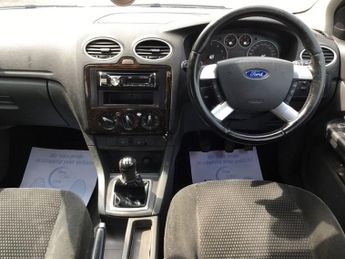 FORD FOCUS 1.6 Ghia Hatchback 5dr Petrol Manual (161 g/km, 113 bhp)