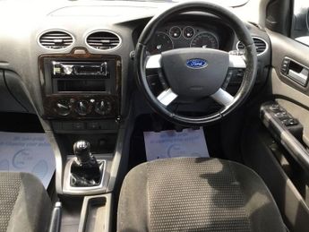 FORD FOCUS 1.6 Ghia Hatchback 5dr Petrol Manual (161 g/km, 113 bhp)