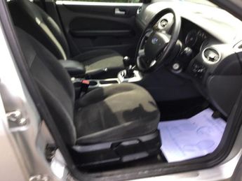 FORD FOCUS 1.6 Ghia Hatchback 5dr Petrol Manual (161 g/km, 113 bhp)