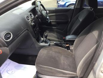 FORD FOCUS 1.6 Ghia Hatchback 5dr Petrol Manual (161 g/km, 113 bhp)