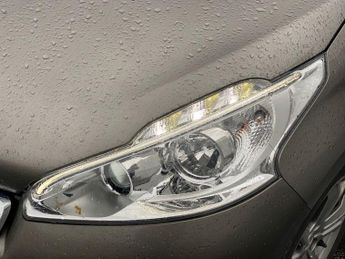 PEUGEOT 208 1.6 VTi Allure Hatchback 5dr Petrol Auto Euro 5 (120 ps)