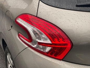 PEUGEOT 208 1.6 VTi Allure Hatchback 5dr Petrol Auto Euro 5 (120 ps)
