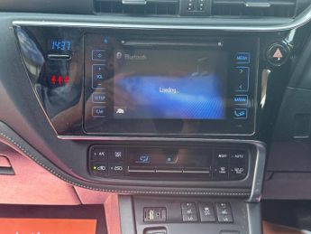 TOYOTA AURIS 1.8 VVT-h Business Edition Hatchback 5dr Petrol Hybrid CVT Euro 