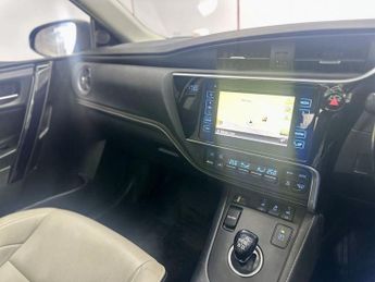 TOYOTA AURIS 1.8 VVT-h Excel Hatchback 5dr Petrol Hybrid CVT Euro 6 (s/s) (Sa