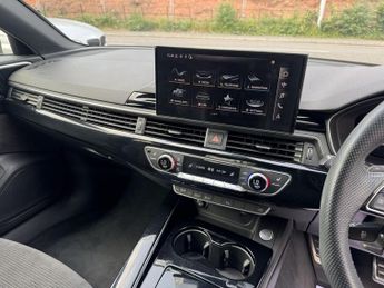 AUDI A4 AVANT 2.0 TDI 35 Black Edition Estate 5dr Diesel S Tronic Euro 6 (s/s)