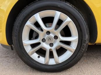 VAUXHALL CORSA 1.4 16V Exclusiv Hatchback 3dr Petrol Auto Euro 5 (A/C) (100 ps)