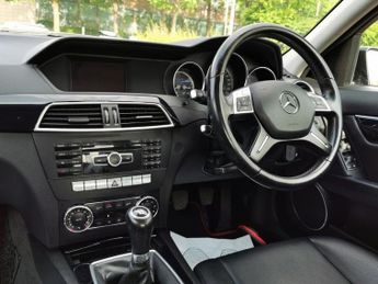 MERCEDES-BENZ C-CLASS 2.1 C220 CDI BlueEfficiency Executive SE Saloon 4dr Diesel Manua