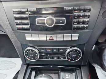 MERCEDES-BENZ C-CLASS 2.1 C220 CDI BlueEfficiency Executive SE Saloon 4dr Diesel Manua