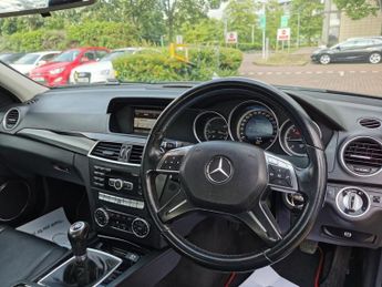 MERCEDES-BENZ C-CLASS 2.1 C220 CDI BlueEfficiency Executive SE Saloon 4dr Diesel Manua