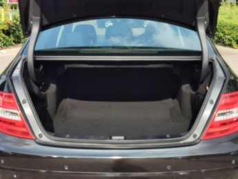 MERCEDES-BENZ C-CLASS 2.1 C220 CDI BlueEfficiency Executive SE Saloon 4dr Diesel Manua