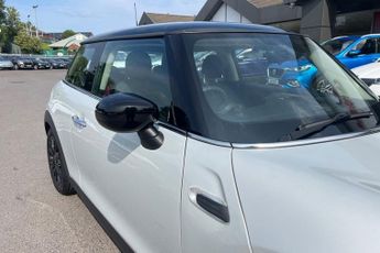 MINI HATCH 1.5 Cooper Classic Hatchback 3dr Petrol Manual Euro 6 (s/s) (136