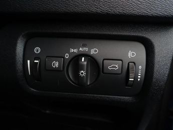 VOLVO V40 1.5 T2 R-Design Nav Hatchback 5dr Petrol Auto Euro 6 (s/s) (122 