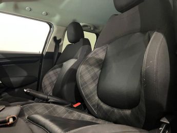 MINI HATCH 1.5 Cooper Hatchback 5dr Petrol Auto Euro 6 (s/s) (136 ps)