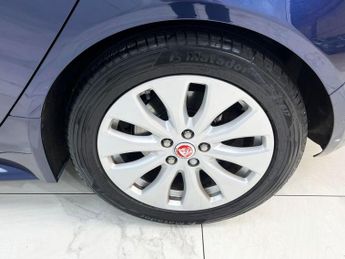 JAGUAR XE 2.0d R-Sport Saloon 4dr Diesel Auto Euro 6 (s/s) (163 ps)