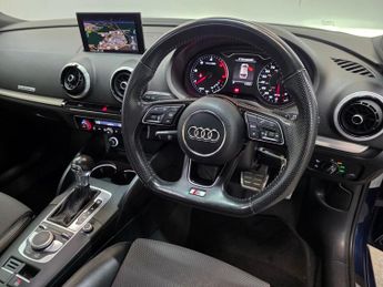 AUDI A3 2.0 TDI S line Hatchback 3dr Diesel S Tronic Auto 6Spd quattro E