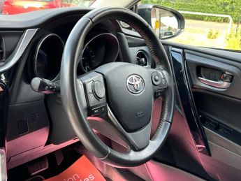 TOYOTA AURIS 1.8 VVT-h Excel Hatchback 5dr Petrol Hybrid CVT Euro 6 (s/s) (13