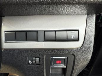 VAUXHALL Vivaro Life Electric 75kWh Combi XL MPV 5dr Electric Auto LWB (9 Seat, 7.4kW Charger)