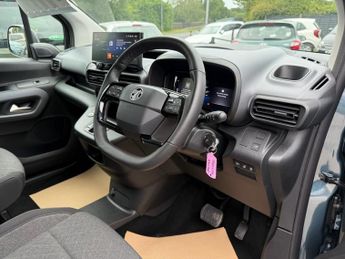 VAUXHALL Combo Life Electric 52kWh Ultimate MPV 5dr Electric Auto (7.4kW Charger) (136 ps)