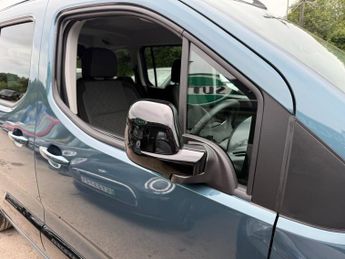 VAUXHALL Combo Life Electric 52kWh Ultimate MPV 5dr Electric Auto (7.4kW Charger) (136 ps)