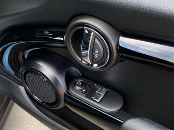 MINI Electric Hatch Cooper SE 32.6kWh Level 2 Hatchback 3dr Electric Auto (184 ps)