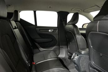 VOLVO XC40 1.5 T3 Momentum SUV 5dr Petrol Manual Euro 6 (s/s) (156 ps) Touc