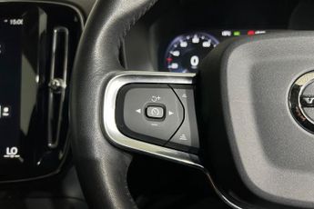 VOLVO XC40 1.5 T3 Momentum SUV 5dr Petrol Manual Euro 6 (s/s) (156 ps) Touc