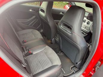 MERCEDES-BENZ GLA 2.1 GLA220d AMG Line (Premium Plus) SUV 5dr Diesel 7G-DCT 4MATIC