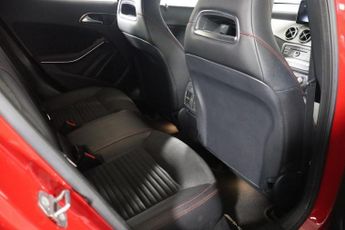 MERCEDES-BENZ GLA 2.1 GLA220d AMG Line (Premium Plus) SUV 5dr Diesel 7G-DCT 4MATIC
