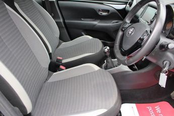TOYOTA AYGO 1.0 VVT-i x-play Hatchback 5dr Petrol Manual Euro 6 (71 ps)