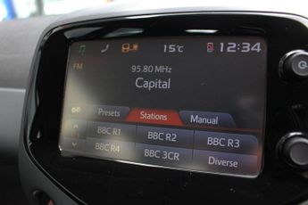 TOYOTA AYGO 1.0 VVT-i x-play Hatchback 5dr Petrol Manual Euro 6 (71 ps)
