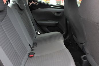 TOYOTA AYGO 1.0 VVT-i x-play Hatchback 5dr Petrol Manual Euro 6 (71 ps)