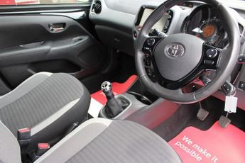 TOYOTA AYGO 1.0 VVT-i x-play Hatchback 5dr Petrol Manual Euro 6 (71 ps)