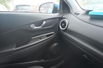 HYUNDAI KONA 64kWh Premium SUV 5dr Electric Auto (10.5kW Charger) (204 ps)