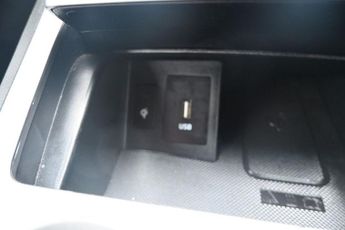 HYUNDAI KONA 64kWh Premium SUV 5dr Electric Auto (10.5kW Charger) (204 ps)