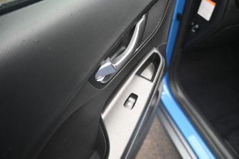 HYUNDAI KONA 64kWh Premium SUV 5dr Electric Auto (10.5kW Charger) (204 ps)