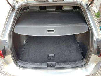 VOLKSWAGEN GOLF 1.5 eTSI MHEV R-Line Estate Auto 5dr 