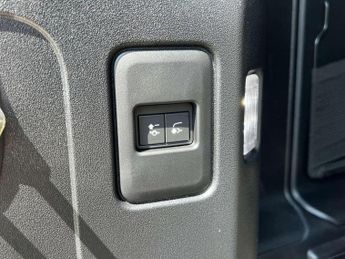 LAND ROVER DEFENDER 3.0 Defender X-Dynamic HSE D MHEV A 4WD 5dr