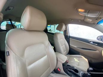 HYUNDAI TUCSON 1.7 CRDi Blue Drive Premium SUV 5dr Diesel Manual Euro 6 (s/s) (