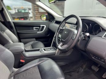 LAND ROVER DISCOVERY SPORT 2.0 TD4 SE Tech SUV 5dr Diesel Auto 4WD Euro 6 (s/s) (180 ps)