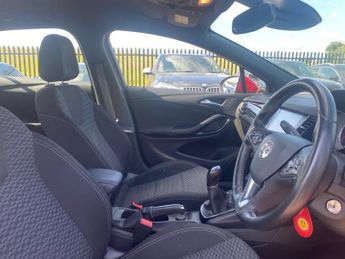 VAUXHALL ASTRA 1.4i Turbo SRi Nav Hatchback 5dr Petrol Manual Euro 6 (150 ps)