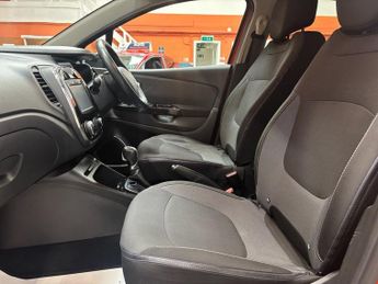 RENAULT CAPTUR 1.5 dCi ENERGY Dynamique S Nav SUV 5dr Diesel Automatic Euro 6 