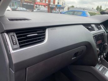SKODA OCTAVIA 1.6 TDI SCR SE Technology Hatchback 5dr Diesel DSG Euro 6 (s/s) 