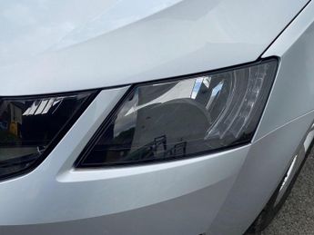 SKODA OCTAVIA 1.6 TDI SCR SE Technology Hatchback 5dr Diesel DSG Euro 6 (s/s) 
