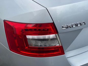 SKODA OCTAVIA 1.6 TDI SCR SE Technology Hatchback 5dr Diesel DSG Euro 6 (s/s) 