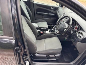 FORD FOCUS 1.6 Zetec Hatchback 5dr Petrol Manual (161 g/km, 99 bhp)