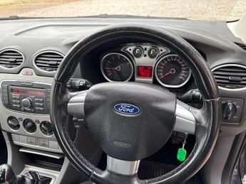 FORD FOCUS 1.6 Zetec Hatchback 5dr Petrol Manual (161 g/km, 99 bhp)