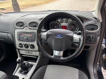 FORD FOCUS 1.6 Zetec Hatchback 5dr Petrol Manual (161 g/km, 99 bhp)