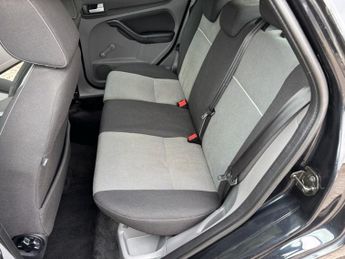 FORD FOCUS 1.6 Zetec Hatchback 5dr Petrol Manual (161 g/km, 99 bhp)